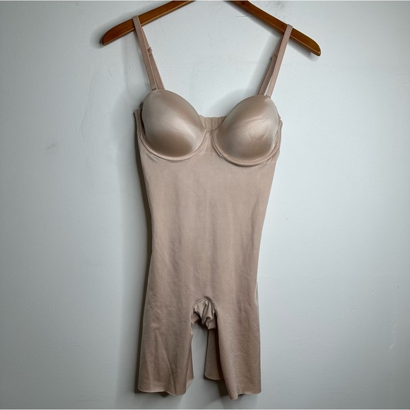 Spanx Women’s Strapless Cupped Mid-Thigh Bodysuit Size Medium - Picture 3 of 9